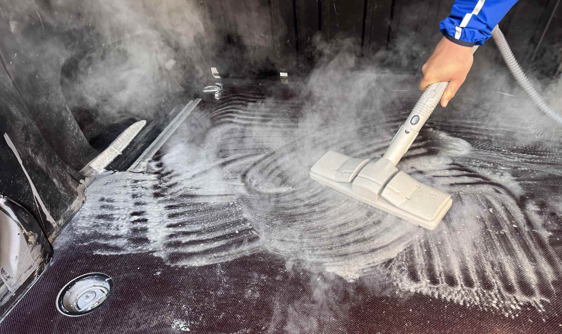 Specialistische vlekverwijdering en geurbehandeling auto
